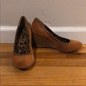 Jessica Simpson Tan Wedges